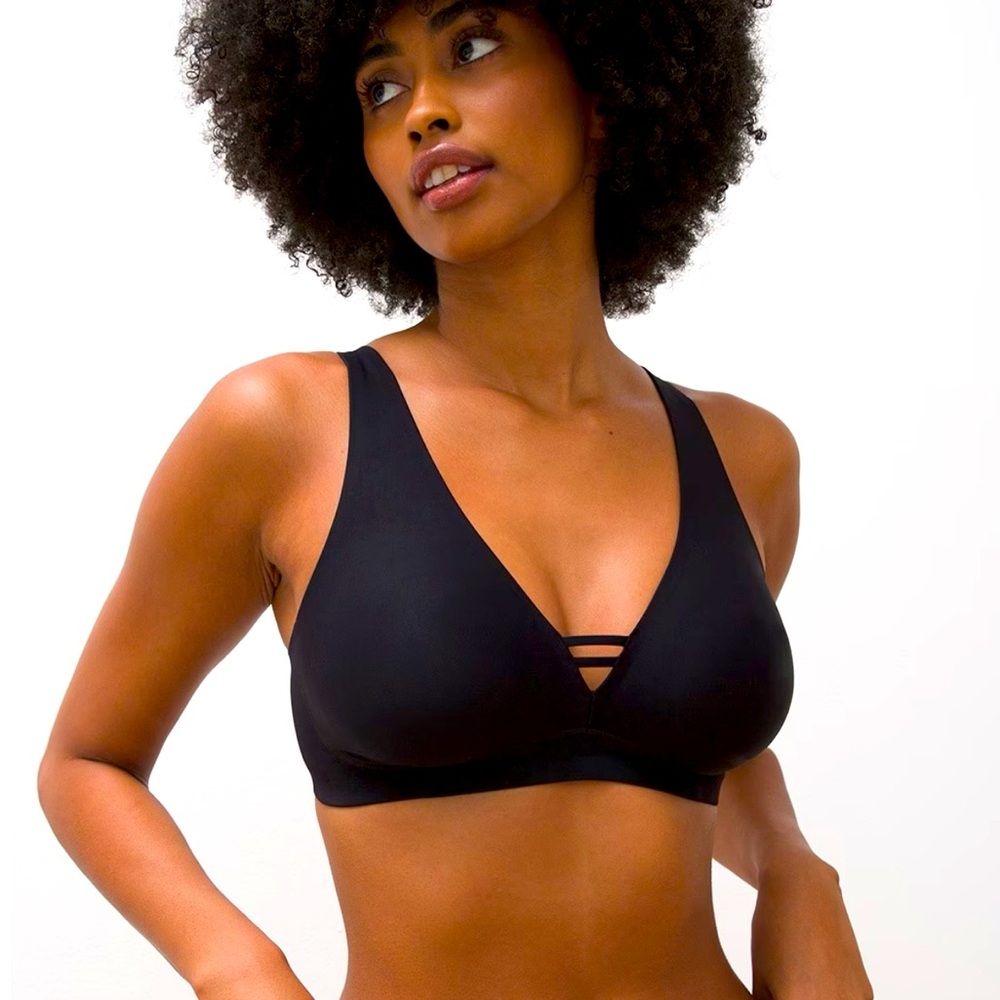FOUR Soma wireless bras (2 pieces) NWT